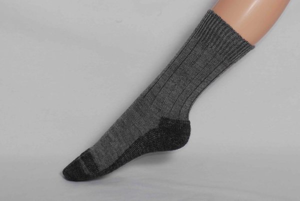 Hirsch Natur, Trekking-Socken aus 100% Wolle, Farbe grau/anthrazit